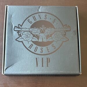 VIP Commemorative VIP tour book with guitar picks, pendant and mementos.